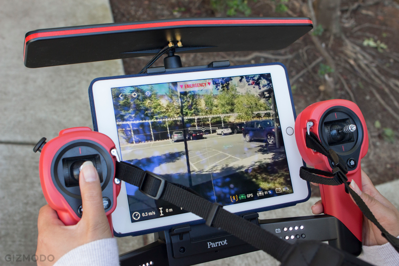 Illustration for article titled Parrot Bebop Drone and Skycontroller Review: Looks Aren't Everything